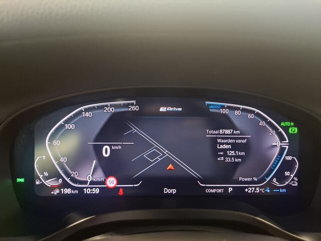BMW X3 xDrive30e High Executive | SoH 93.3% | M-sport | Navigatie/Apple Carplay | LM Velgen 18" | Voorstoelen Verwarmd | Lederen Bekleding | Cruise Control | Elektrisch Glazen Panoramadak | Active Guard | Airco |