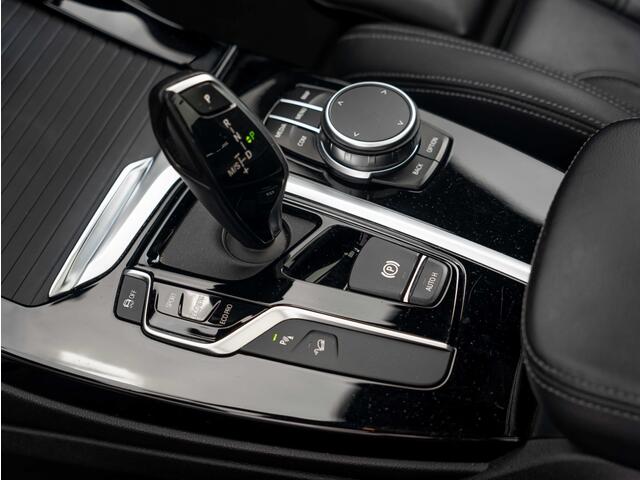 BMW X3 xDrive 20I M-Pakket | Pano | Trekhaak | Leer | Shadow Line