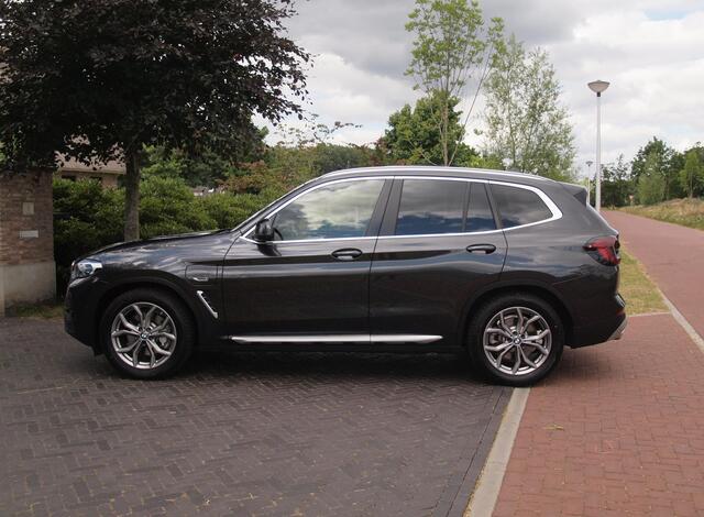 BMW X3 xDrive30e Business Edition Plus | Panoramadak | Head-Up Display | Camera | Sfeerverlichting | LED-Laser |