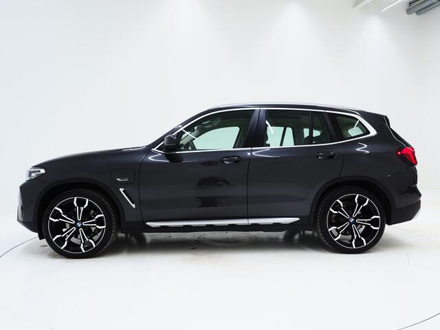 BMW X3 xDrive30e Facelift | Panoramadak | M Stuur | Leder | Trekhaak | Camera | Dodehoek | Carplay