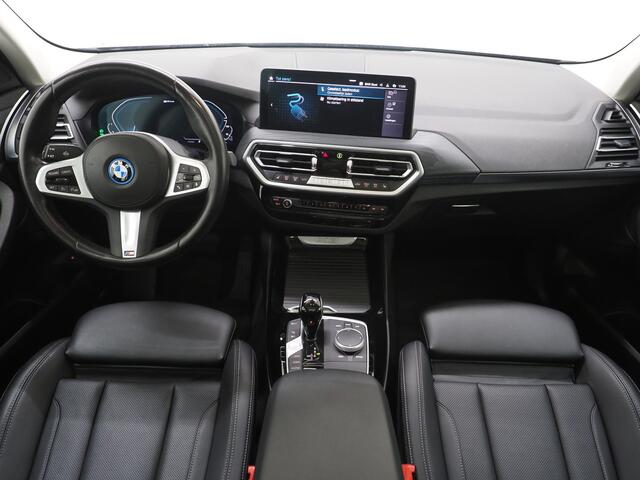 BMW X3 xDrive30e Facelift | Panoramadak | M Stuur | Leder | Trekhaak | Camera | Dodehoek | Carplay