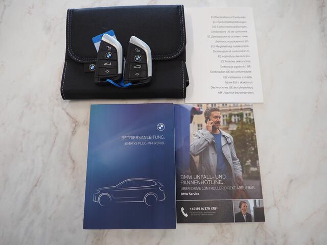 BMW X3 xDrive30e Facelift | Panoramadak | M Stuur | Leder | Trekhaak | Camera | Dodehoek | Carplay