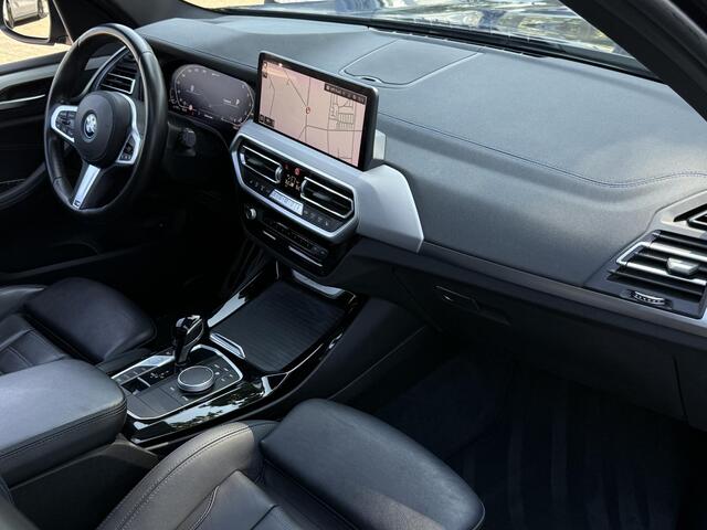 BMW X3 xDrive30e M SPORT | SPORTREMMEN ROOD | PANORAMA | TREKHAAK | ADAPTIEF ONDERSTEL | CAMERA | KEYLESS |