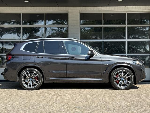 BMW X3 xDrive30e M SPORT | SPORTREMMEN ROOD | PANORAMA | TREKHAAK | ADAPTIEF ONDERSTEL | CAMERA | KEYLESS |
