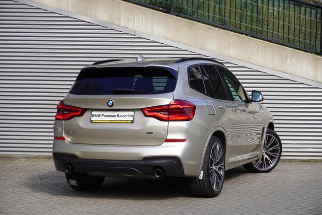 BMW X3 xDrive30e High Executive | 21 inch LM Individual V-spaak | Glazen panoramadak | BMW Head-Up Display | Driving Assistant Plus | Comfort Access
