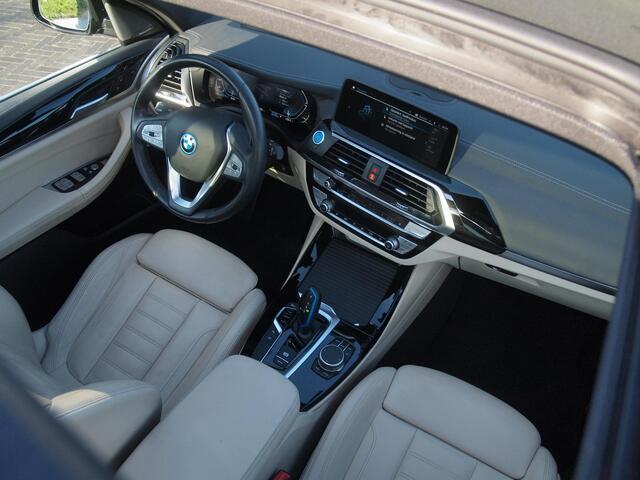 BMW X3 iX3 High Executive 80 kWh | Panoramadak | Head-Up Display | Harman Kardon | Sfeerverlichting | ACC | Apple Carplay |