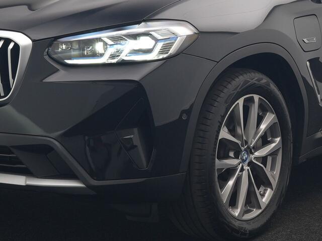 BMW X3 xDrive30e High Executive PHEV 293pk Dealer O.H. | Trekhaak Af Fabriek | Panodak | Head Up | 360 Camera | Laser LED | Lederen Sportstoelen Memory & Verwarmd | Sfeerverlichting | Apple Carplay | Blis | Keyless | Navigatie | DAB | Plug In Hybrid |