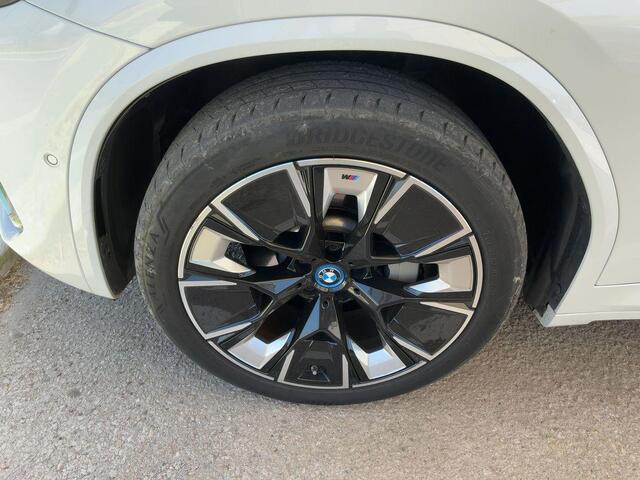 BMW X3 iX3 High Executive 80 kWh | M Pakket | Panoramadak | 360 graden camera | Sportstoelen | Harman/kardon | Keyless entry | Elektrische achterklep | Stoelverwarming | Head Up Display