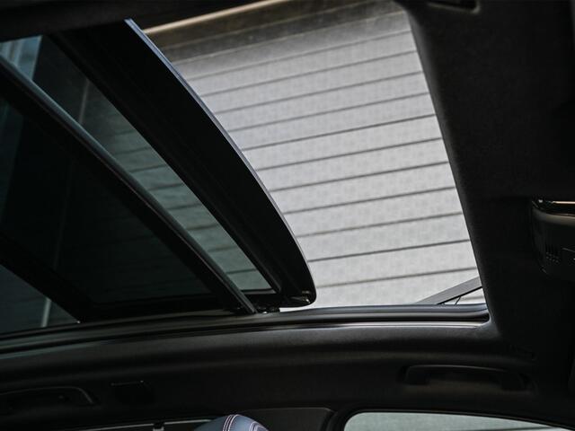 BMW X3 xDrive30e High Executive M Sport Pro | Panoramadak | Frozen Deep Grey Metallic | Carbon Interieur | HUD | 360 Camera | HIFI | Memory Seats | Ambiance | Interieur | Trekhaak | BMW Gesture Control |