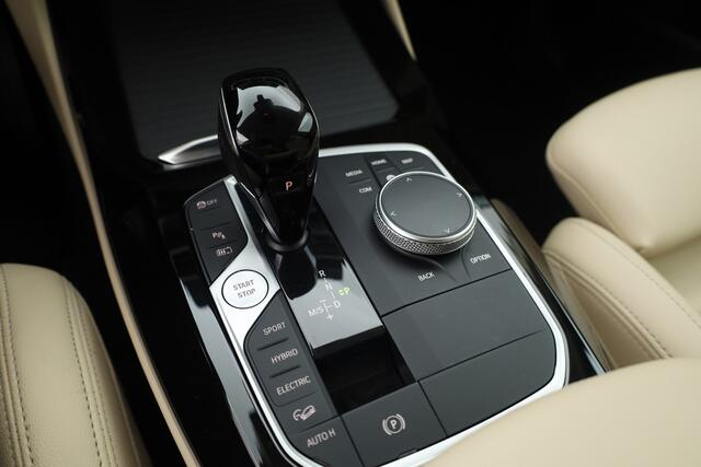 BMW X3 xDrive30e | Elek. Trekhaak | Leder | CarPlay + NAV | Camera + PDC | Stoelverw. | Cruise | Dodehoek. |