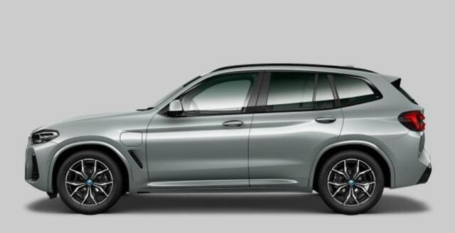 BMW X3 xDrive30e M Sport - Stoelverwarming voor/achter - Comfort Access - Parking Assistant Plus - HiFi System - Getinte Ruiten - Ambiance verlichting - Stuurwielrand verwarmd -