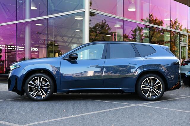 BMW X3 iX3 50 xDrive M Sport / Panoramadak / Trekhaak / M Sportstoelen / 3D Head-Up / Parking Assistant Plus / Stuurverwarming