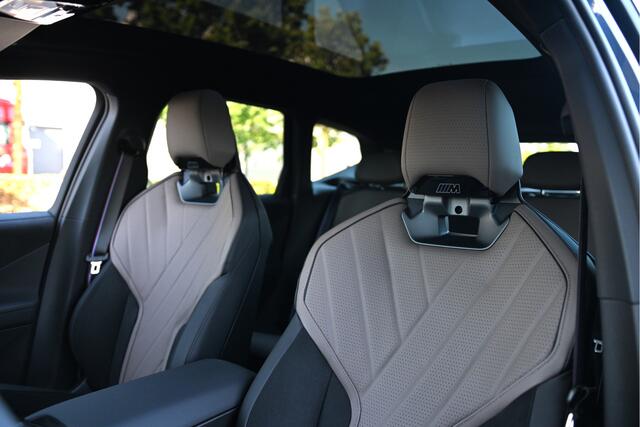 BMW X3 iX3 50 xDrive M Sport / Panoramadak / Trekhaak / M Sportstoelen / 3D Head-Up / Parking Assistant Plus / Stuurverwarming