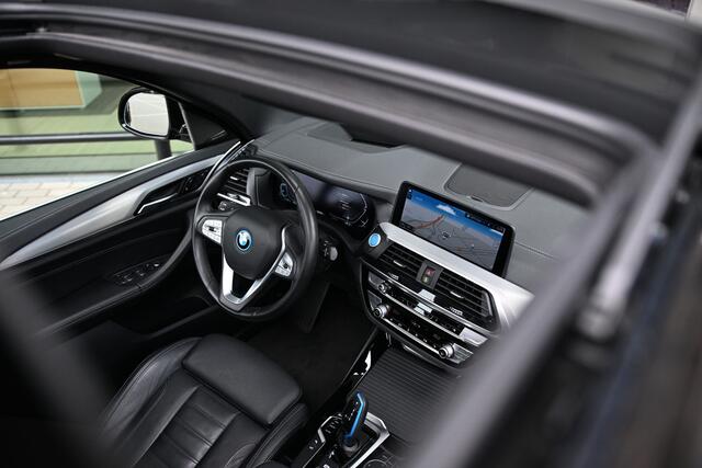 BMW X3 iX3 High Executive / Trekhaak / Sportstoelen / Adaptieve LED / Comfort Access / Head-Up / Parking Assistant Plus / Gesture Control