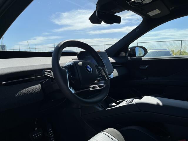 BMW X3 iX3 50 xDrive | M-Sport | 22'' | Harman/Kardon | Panorama. | Iconic Glow | Head-Up | Park. Prof. | M stoelen | Trekhaak | Getint glas | Stuur + stoelverw.