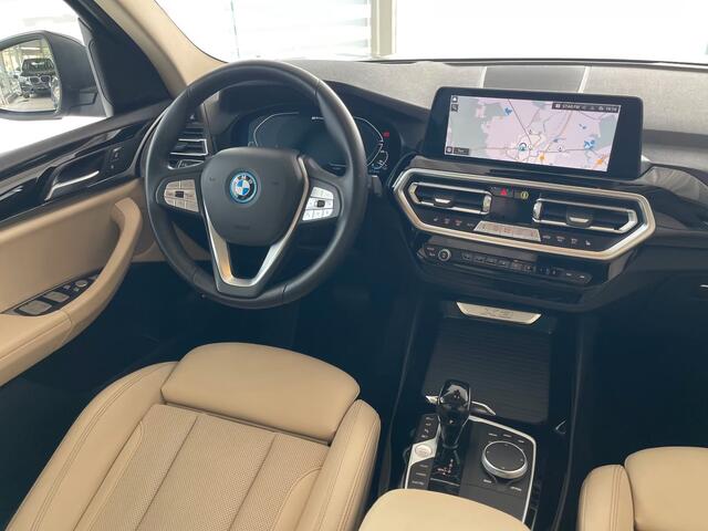 BMW X3 xDrive30e ** LASER, BEIGE LEDER, TREKH, PANORAMA, HuD, ACC, 19-inch LMV ** 1e eig - UNFALLFREI ** ** INFORMEER OOK NAAR ONZE AANTREKKELIJKE FINANCIAL-LEASE TARIEVEN **