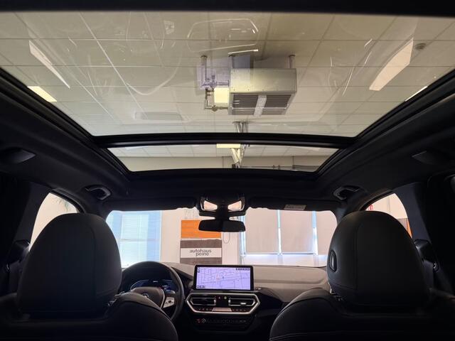 BMW X3 xDrive30e ** LED, LEDER, PANORAMA, VERW. ST, HuD, ALARM, 19-inch LMV ** 1e eig - UNFALLFREI ** ** INFORMEER OOK NAAR ONZE AANTREKKELIJKE FINANCIAL-LEASE TARIEVEN **