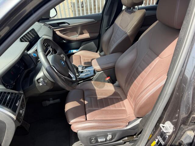 BMW X3 iX3 High Executive 80 kWh | Panoramadak | Harman Kardon | Head-Up Display | Adaptive Cruise Control | Stoelverwarming | Dodehoekdetectie | Keyless | Trekhaak | Adaptief Onderstel | 360 Camera | Ambiance Verlichting |