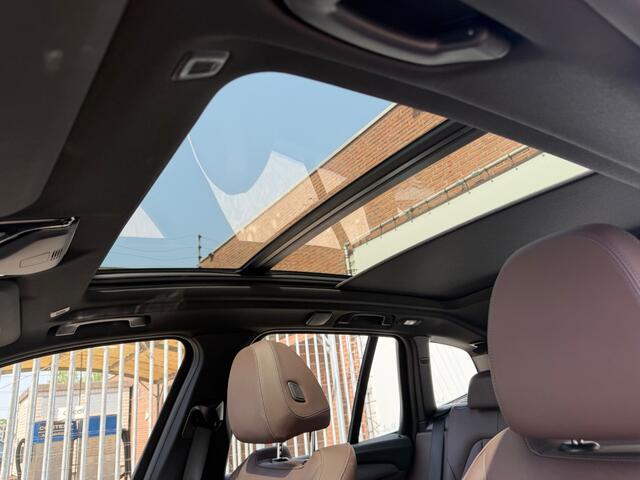 BMW X3 iX3 High Executive 80 kWh | Panoramadak | Harman Kardon | Head-Up Display | Adaptive Cruise Control | Stoelverwarming | Dodehoekdetectie | Keyless | Trekhaak | Adaptief Onderstel | 360 Camera | Ambiance Verlichting |