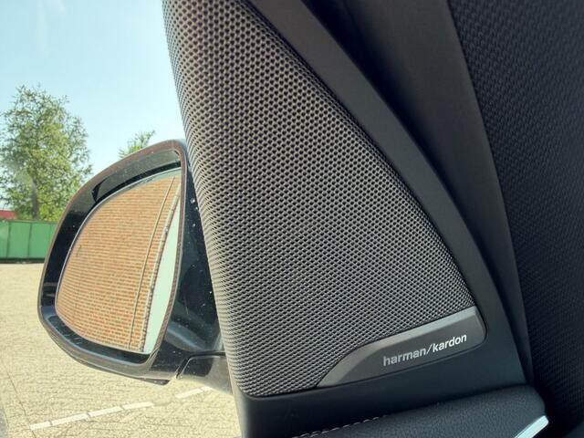 BMW X3 iX3 High Executive 80 kWh | Panoramadak | Harman Kardon | Head-Up Display | Adaptive Cruise Control | Stoelverwarming | Dodehoekdetectie | Keyless | Trekhaak | Adaptief Onderstel | 360 Camera | Ambiance Verlichting |