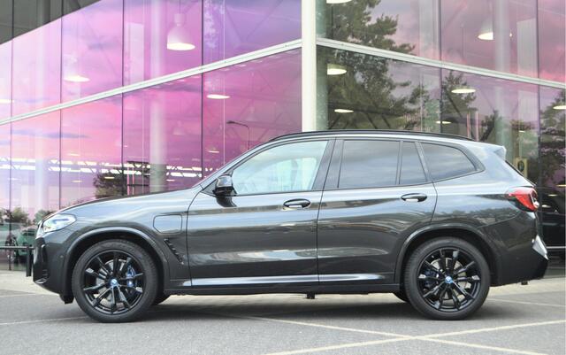 BMW X3 xDrive30e M Sport Automaat / Panoramadak / Sportstoelen / Comfort Access / Head-Up / LED / Parking Assistant Plus