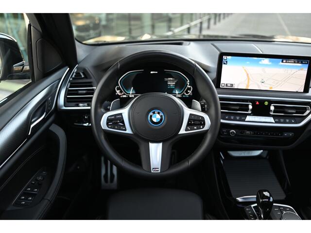BMW X3 xDrive30e M Sport Automaat / Panoramadak / Sportstoelen / Comfort Access / Head-Up / LED / Parking Assistant Plus
