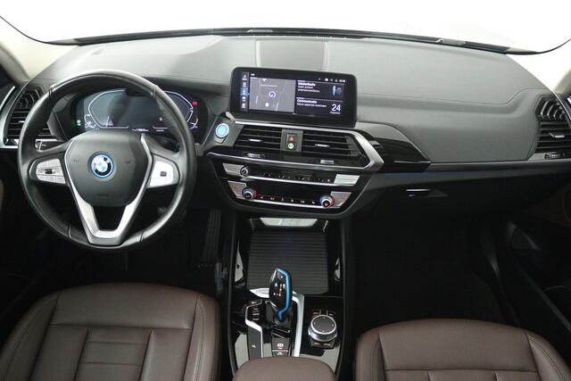 BMW X3 iX3 Executive 80 kWh (SOH 99,4%, PANORAMADAK, CAMERA, STOELVERWARMING, CRUISE ADAPTIEF, SFEERVERLICHTING)