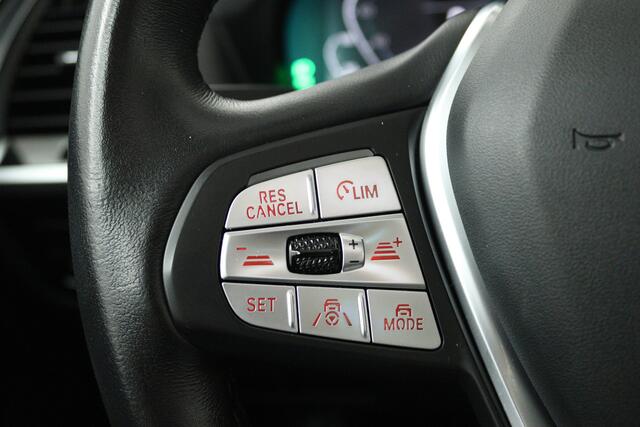 BMW X3 iX3 Executive 80 kWh (SOH 99,4%, PANORAMADAK, CAMERA, STOELVERWARMING, CRUISE ADAPTIEF, SFEERVERLICHTING)