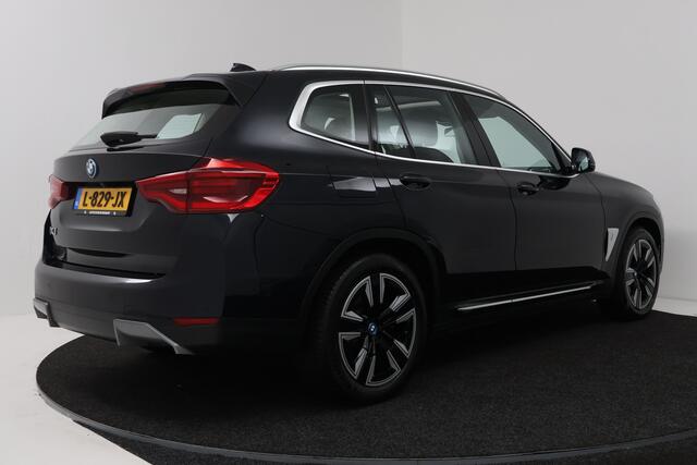 BMW X3 iX3 Executive 80 kWh (SOH 99,4%, PANORAMADAK, CAMERA, STOELVERWARMING, CRUISE ADAPTIEF, SFEERVERLICHTING)