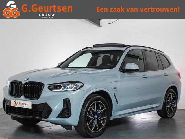 BMW X3 xDrive30e M-Sport LCI Laser, Panoramadak, 360Camera, Head-Up, Brooklyn Grau, Dealer onderhouden!