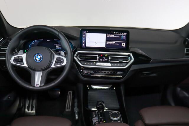 BMW X3 xDrive30e M-Sport LCI Laser, Panoramadak, 360Camera, Head-Up, Brooklyn Grau, Dealer onderhouden!