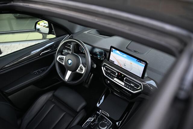 BMW X3 xDrive30e M Sport Automaat / Trekhaak / Panoramadak / Sportstoelen / Head-Up / Live Cockpit Professional