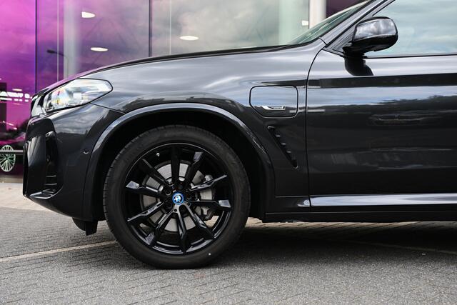 BMW X3 xDrive30e M Sport Automaat / Trekhaak / Panoramadak / Sportstoelen / Head-Up / Live Cockpit Professional