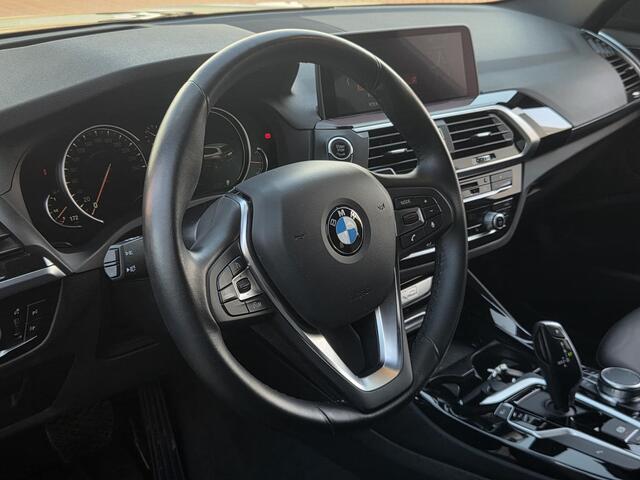 BMW X3 sDrive20i Launch Edition High Executive | Schuif-kanteldak | Climate Control | Parkeercamera