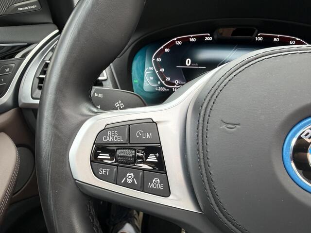 BMW X3 iX3 High Executive 80 kWh M-SPORT SHADOW| SOH 99%| VAN: 43.900,- VOOR: 40.877,- UW HERFSTVOORDEEL: 3.023,| SUPER COMPLEET!| 360 CAMERA| HARMAN KARDON| ELEKTRISCHE STOELEN| HUD|DRIVING ASS. PROFF!| ELEKTRISCHE ACHTERKLEP| GESTURE CONTROL|