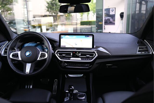 BMW X3 xDrive30e M Sport Automaat / Trekhaak / Panoramadak / Sportstoelen / Head-Up / Live Cockpit Professional