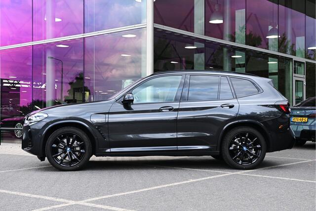 BMW X3 xDrive30e M Sport Automaat / Trekhaak / Panoramadak / Sportstoelen / Head-Up / Live Cockpit Professional