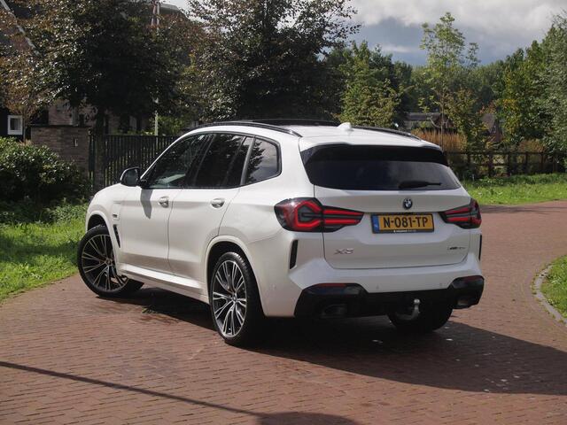 BMW X3 xDrive30e Business Edition Plus | M-Pakket | Panoramadak | Trekhaak | Head-Up Display | 360 Camera | Sfeerverlichting | LED-Laser |