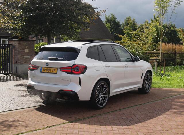 BMW X3 xDrive30e Business Edition Plus | M-Pakket | Panoramadak | Trekhaak | Head-Up Display | 360 Camera | Sfeerverlichting | LED-Laser |