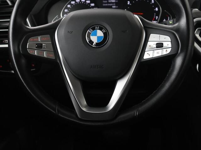 BMW X3 xDrive20i High Executive | Trekhaak | Stoelverwarming | Pano.Dak | Keyless Entry |