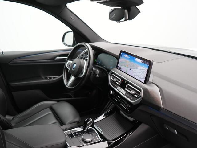 BMW X3 xDrive30e M Sport PHEV 293pk Dealer O.H | Trekhaak Af Fabriek | Camera | Cruise Control | Lederen Sportstoelen Verwarmd | Sfeerverlichting | Apple Carplay | Navigatie | Virtual | DAB | 19"L.M | Plug In Hybrid |