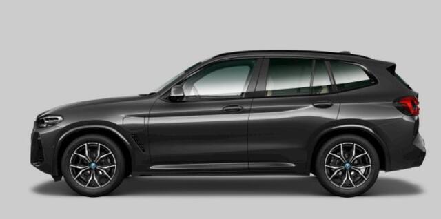 BMW X3 xDrive30e M Sport - Elektrisch verstelbare/verwarmde stoelen - Parking/Driving Assistant - Comfort Access - Geluiddempende/Getinte Ruiten - BMW Live Cockpit Professional -
