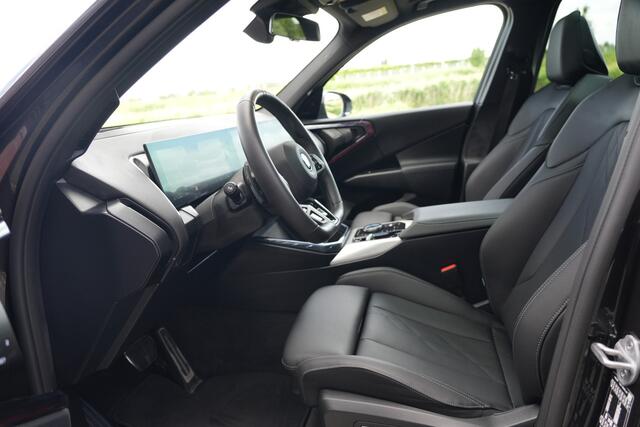 BMW X3 30e xDrive M Sport | 300PK | Pano | HUD | 360° | Harman Kardon | 20" | Keyless | Driving Assistant Professional | BMW X3 30e xDrive M Sport 300 PK Plug-in Hybrid met 2.0 viercilinder, panoramadak, Head-Up Display, 360° camera, Harman Kardon Premium Sound, 20-inch lichtmetalen velgen, Keyless Entry, Drivi