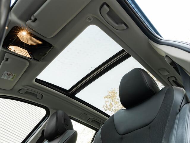 BMW X3 xDrive30e - Pano - Trekhaak - Camera - Sportstoelen - Stoelverwarming