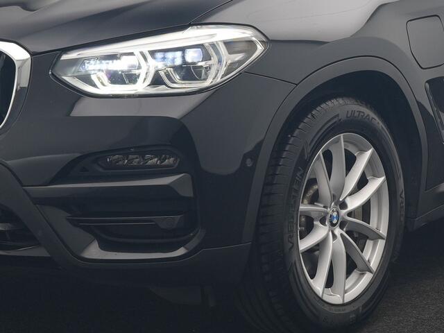 BMW X3 xDrive30e Advantage PHEV 293pk Dealer O.H | Trekhaak Af Fabriek | Head Up | Camera | Adaptief Onderstel | Cruise Control | Sportstoelen Verwarmd | Keyless | BLIS | Apple Carplay | Adaptive LED | Navigatie | Virtual | DAB | 18"L.M | Plug In Hybrid |