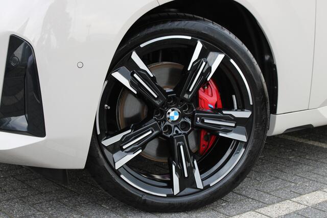 BMW X3 M50 Automaat / Trekhaak / Panoramadak / Sportstoelen / Comfort Access / Harman Kardon / Adaptieve LED / Parking Assistant Professional