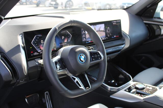 BMW X3 30e xDrive M Sport Automaat / Panoramadak / Trekhaak / Sportstoelen / Achteruitrijcamera / Comfort Access / Adaptieve LED / Stoelverwarming