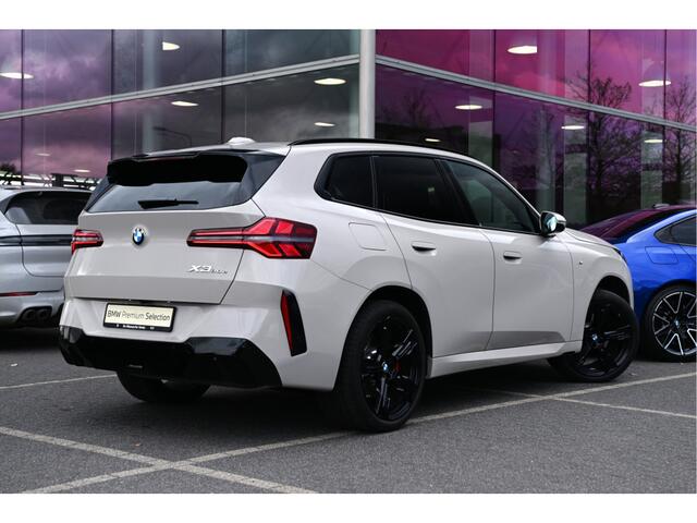 BMW X3 30e xDrive M Sport Automaat / Panoramadak / Trekhaak / Sportstoelen / Comfort Access / Parking Assistant Plus / Adaptieve LED / Stuurverwarming