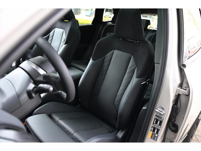 BMW X3 30e xDrive M Sport Automaat / Panoramadak / Trekhaak / Sportstoelen / Comfort Access / Parking Assistant Plus / Adaptieve LED / Stuurverwarming
