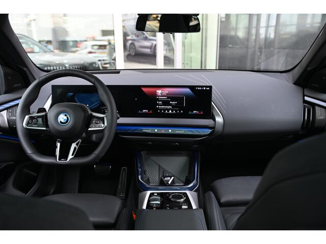 BMW X3 30e xDrive M Sport Automaat / Panoramadak / Trekhaak / Sportstoelen / Comfort Access / Parking Assistant Plus / Adaptieve LED / Stuurverwarming